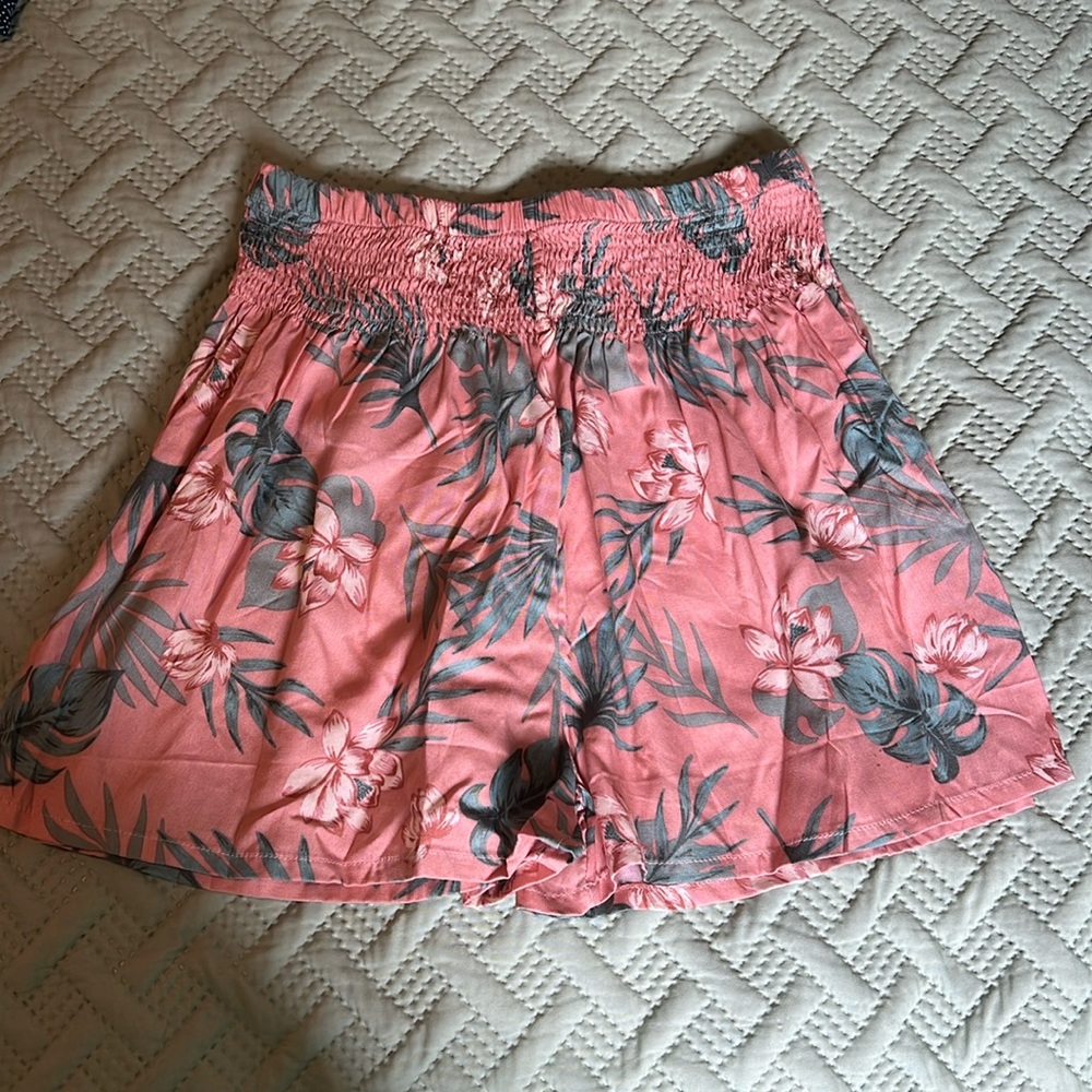NWT tropical print shorts